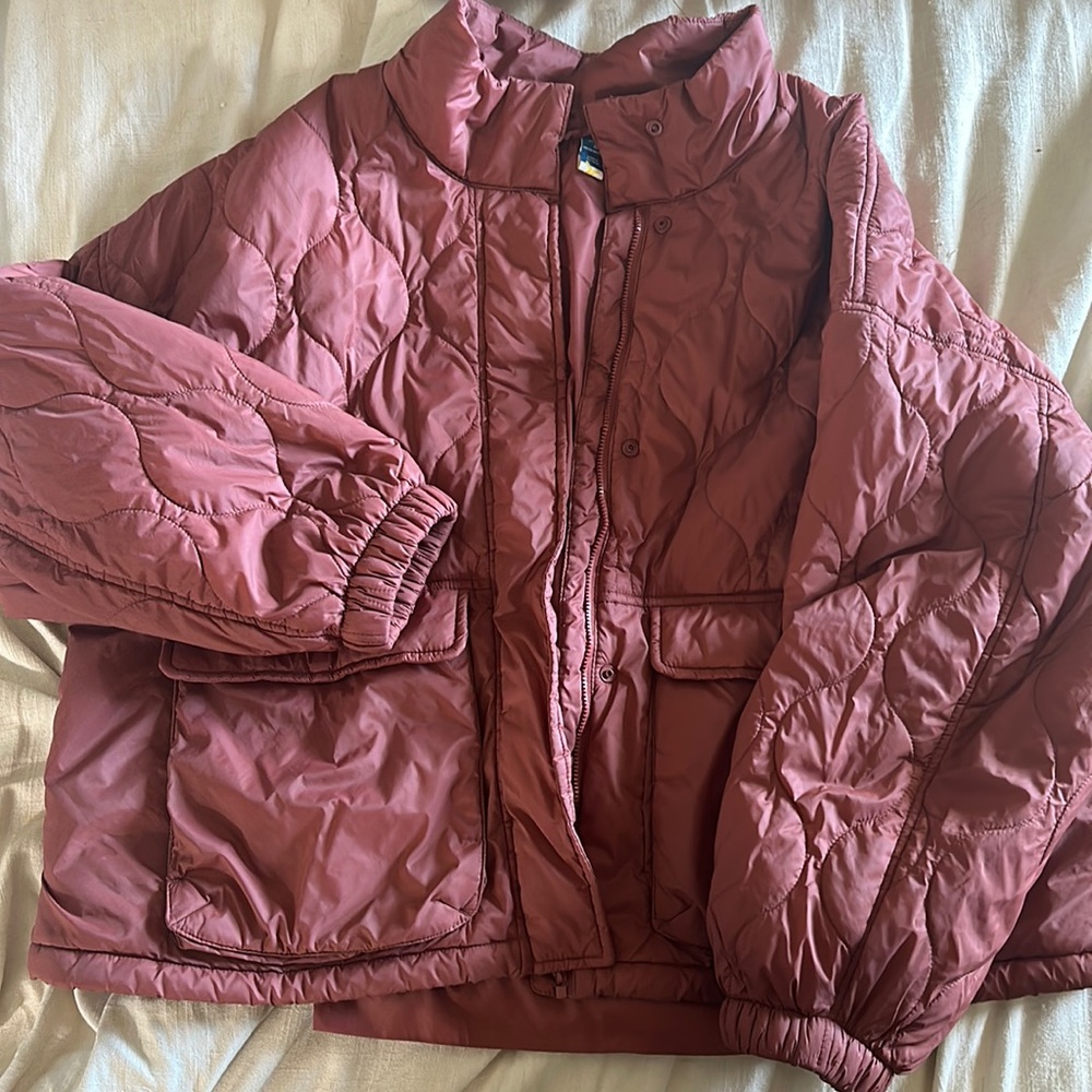 Old Navy Packable Oversized Water-resistant Quilted
Jacket Size XL, Rust Color
